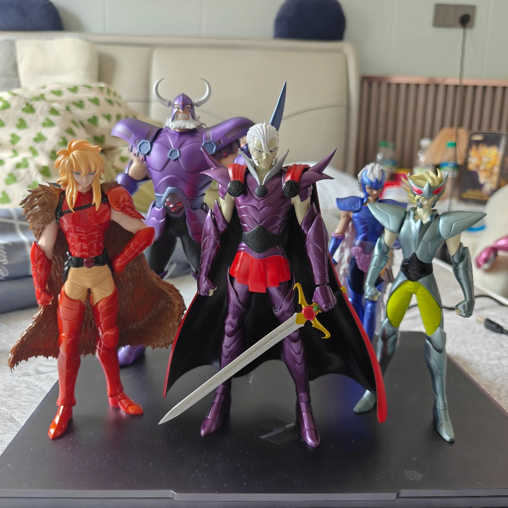 

Фигурка-статуэтка из смолы «Святой Сэйя: Бог-воин» по мотивам фильма