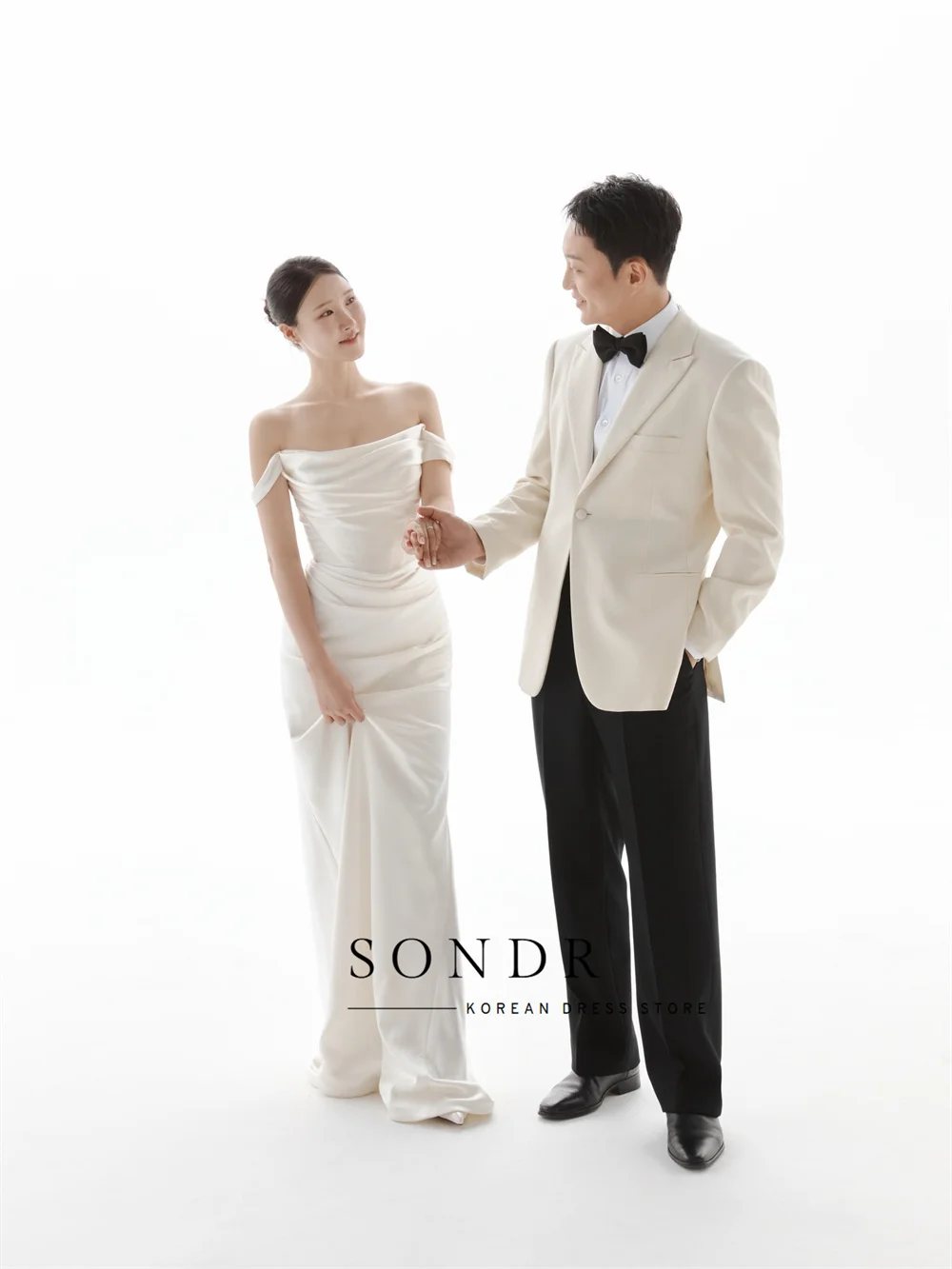 Sondr Elegant Satin Strapless Mermaid Korea Wedding Photo Shoot Off the Shoulder Floor Length Reception Bridal Dress Customized