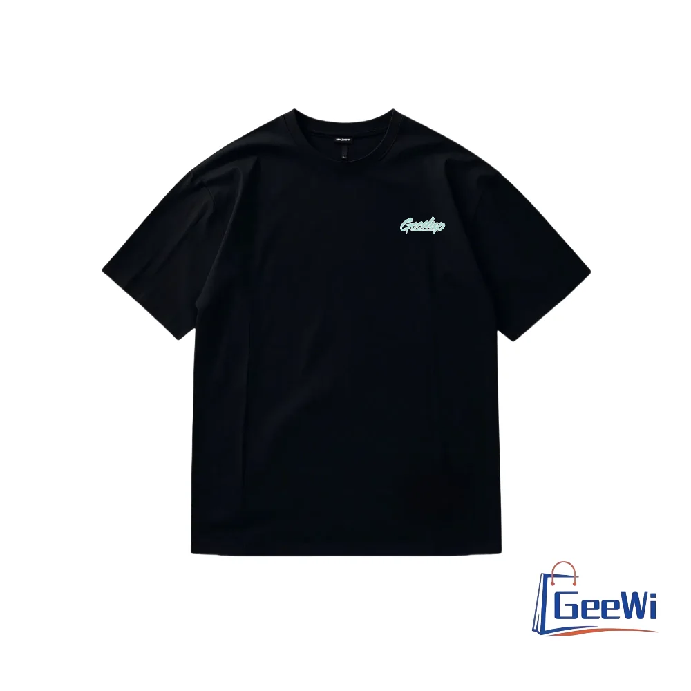 

Мягкая и гладкая мужская футболка с круглым вырезом и принтом