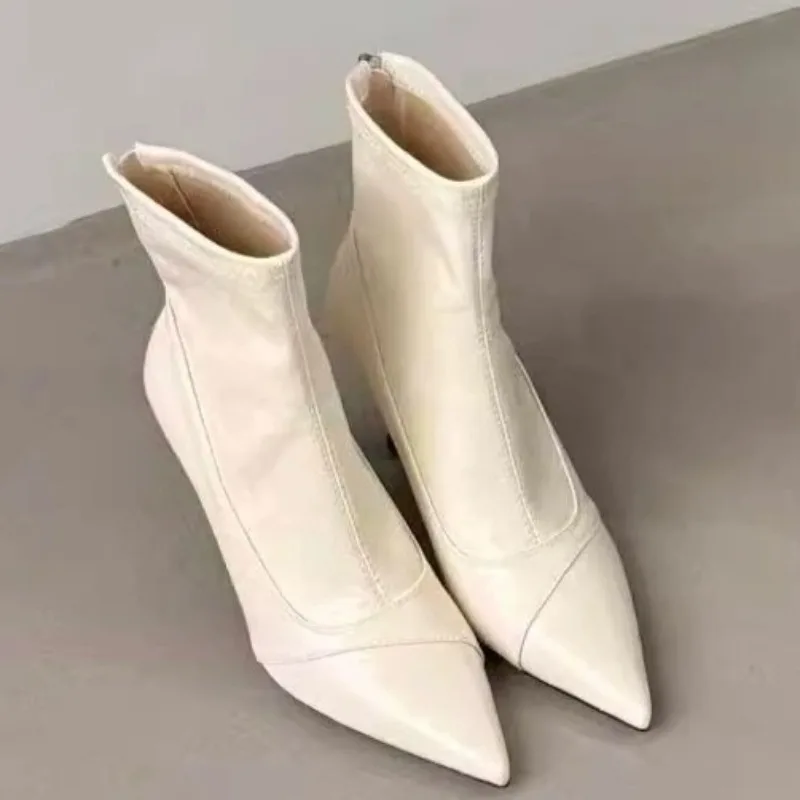 العلامة التجارية مصمم 2025 المرأة شتاء جديد بولي PU مقاوم للماء تشيلسي الأحذية اليومية عادية تنوعا المرأة خنجر الكعب حذاء من الجلد