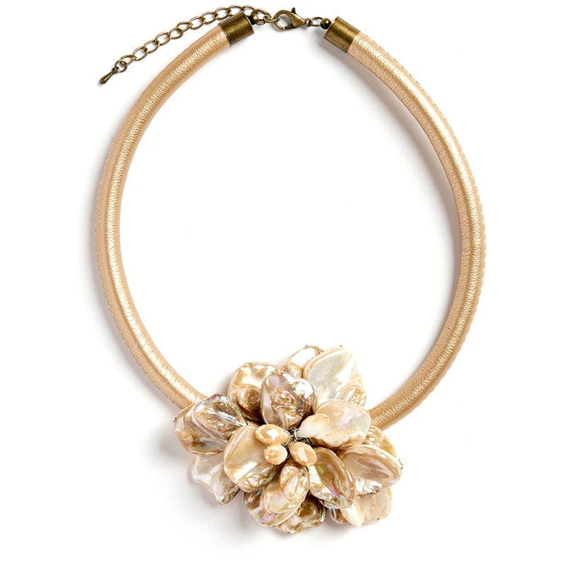 

Y Advanced fashionable shell flower collar, simple and elegant collarbone necklace accessories