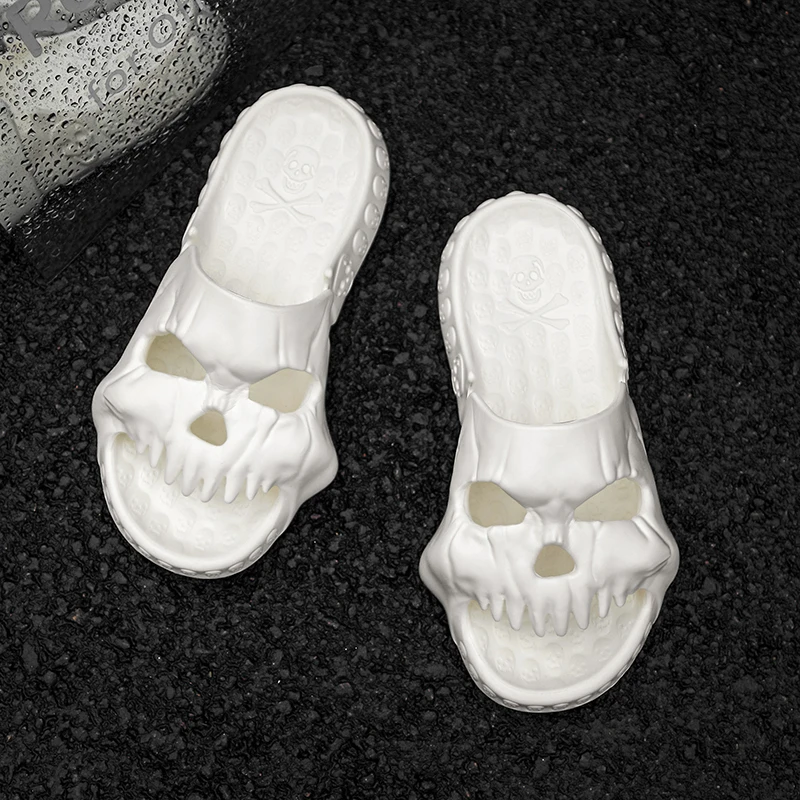 Summer Men's Large Skull Head Slippers Fashionable and Personalized Beach Anti slip Men's Slippers