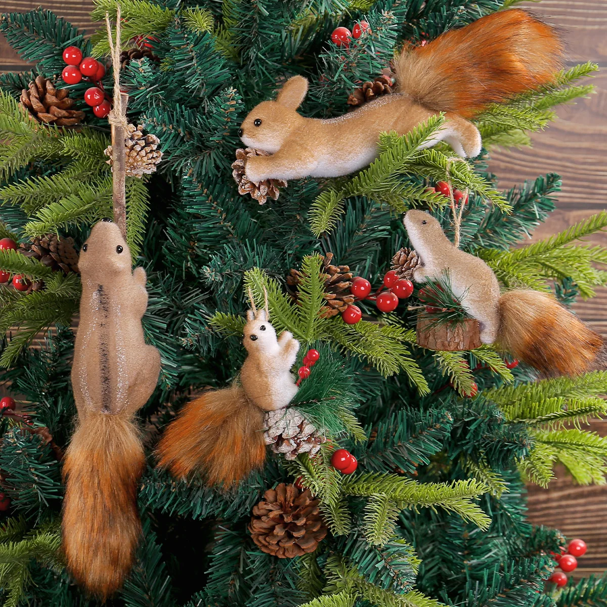 

Cute Artificial Squirrel Pendant Christmas Tree Hangings Ornaments Simulated Squirrel Craft Xmas Garden Doll Pendant Decorations
