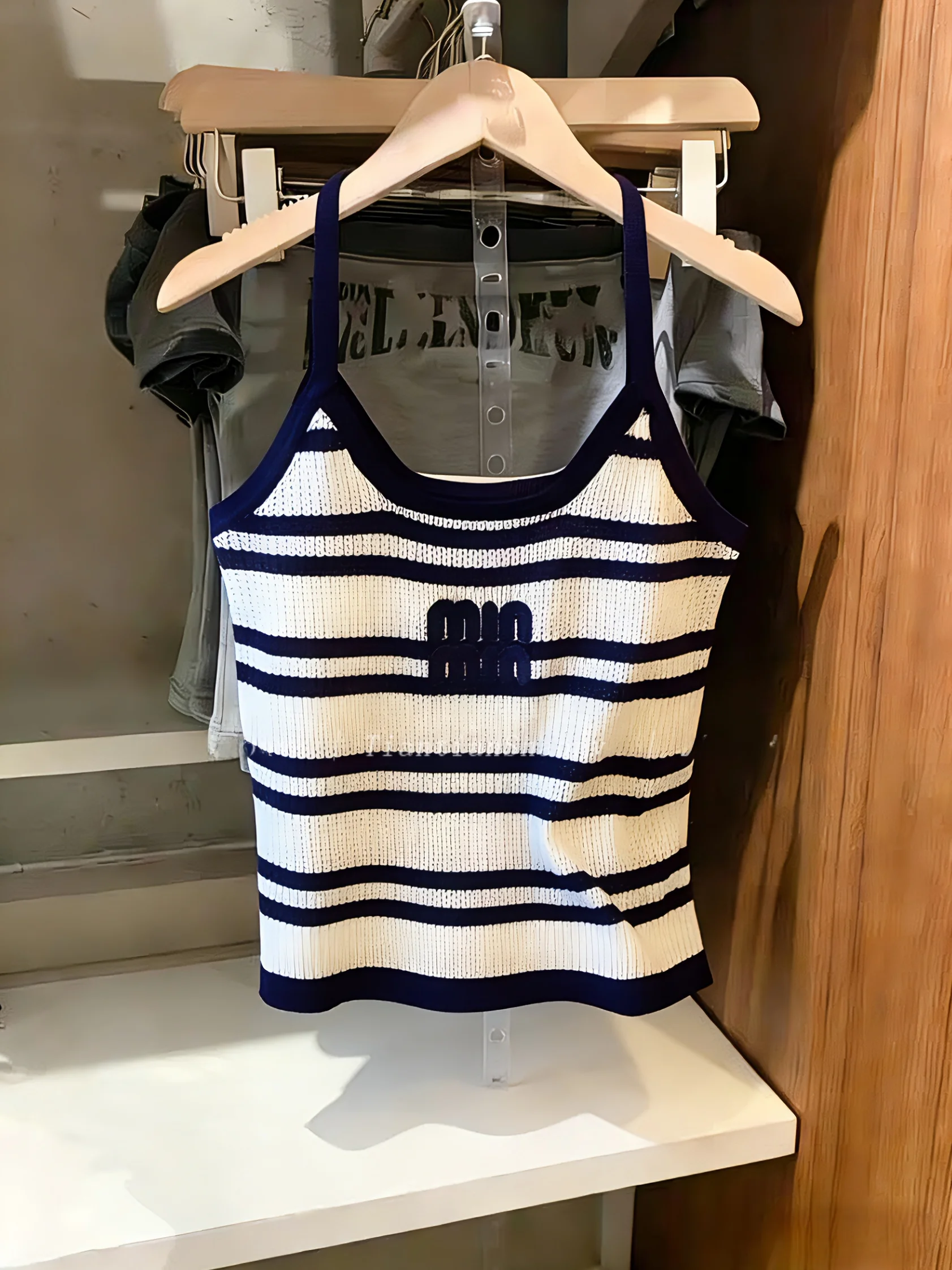 

Slimming Short Striped Knitted Tube Top Korean Style Commute Wear Shoulderless round Neck Backless Women's Summer New Arrival
