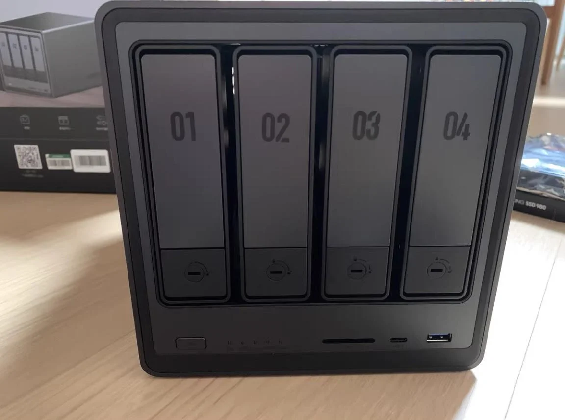 DXP4800 PRO 4-Bay AI  Cloud NAS 2*2.5GbE 4K Network Storage