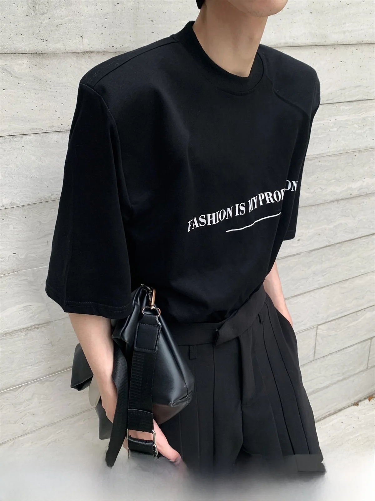 Shoulder Padded T-Shirt Men's Summer Black Shape Short Sleeve High-End Feeling Letter Print Korean Style round Neck Cool Sens...