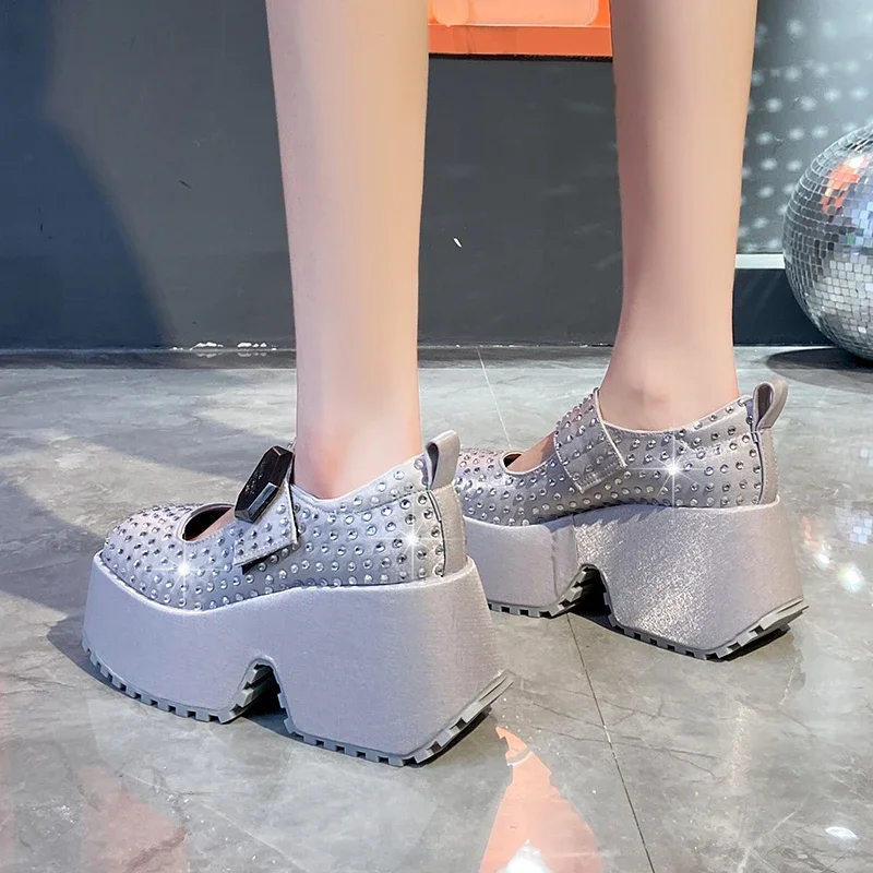 Quadrado de sola grossa com plataforma impermeável de diamante completo moda tudo-em-um confortável antiderrapante respirável sapatos únicos femininos