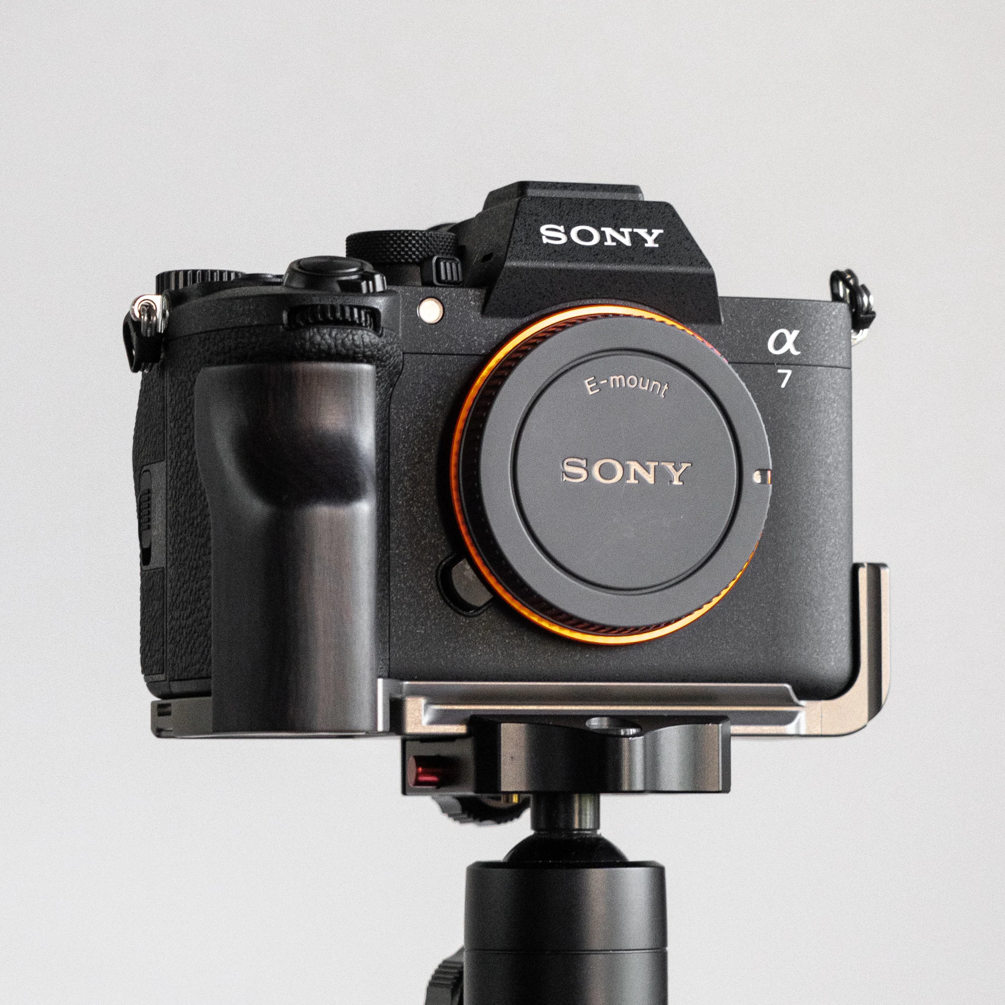 YUWOOD für Sony A7R5 / A7M4 Kamera-Cage mit Holzgriff und integrierter Schnellwechselplatte für Arca-Swiss Cage Rig Kit – Detail 1