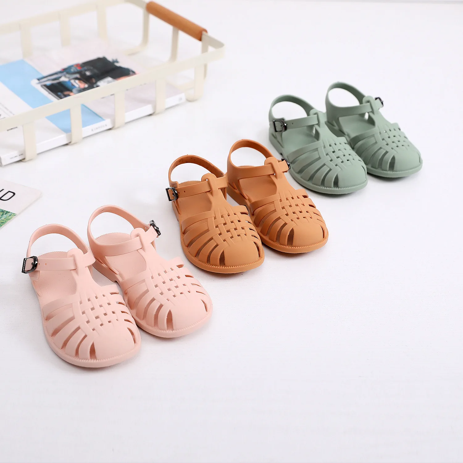 Children's sandals spring and summer boys soft-soled hollowed-out hole shoes girls flat-soled bag head jelly shoes baby sandals