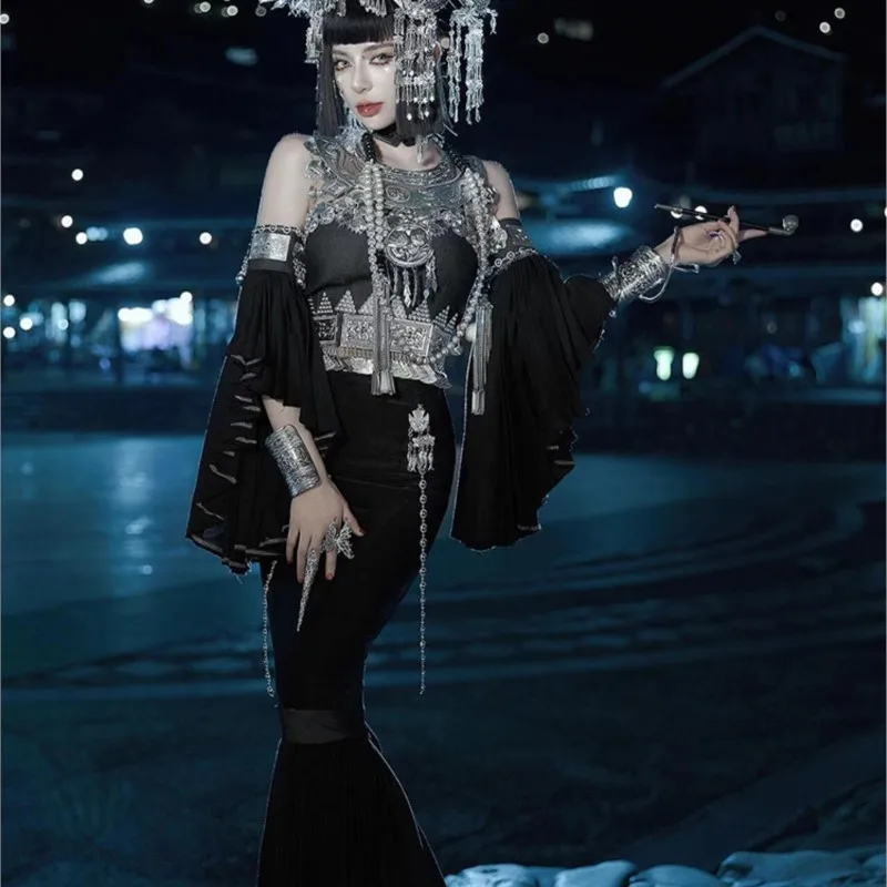 

The new style of dark body-hugging fishtail dress long catwalk performance and photography photo wear