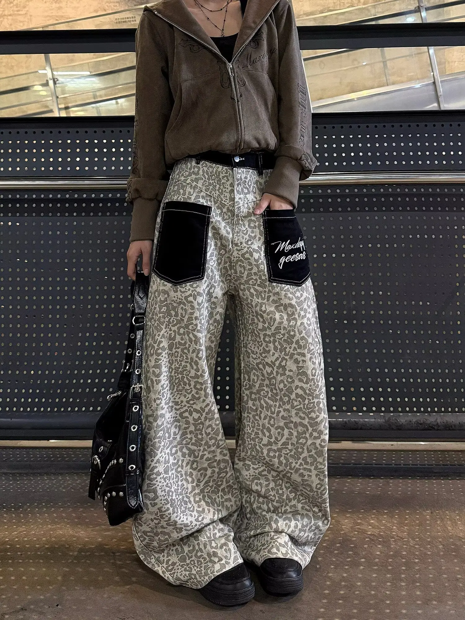 

Women's American Retro Stitching Leopard Print Jeans Streetwear Hip-hop Loose Straight Trousers 2026 New Y2K Wide Leg Denim Pant