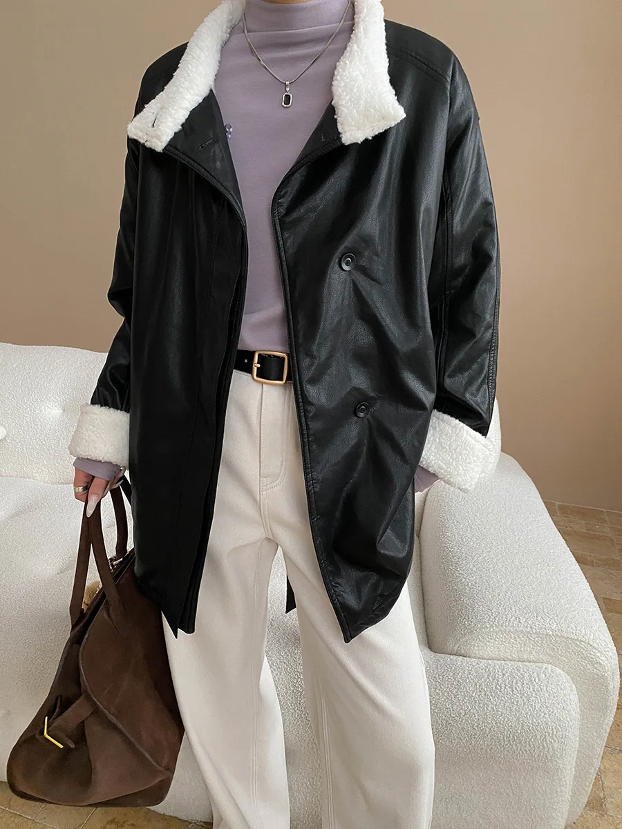 แจ็คเก็ตหนังเทียมทรงหลวมแบบมีปกตั้ง แต่งขนเทียม สไตล์เรโทร