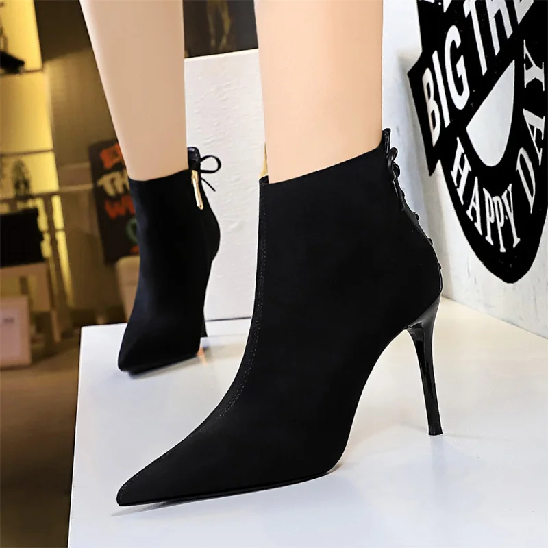 

Comfort Retro Fashion Women Slimming Thin Heel High Heel Boots Velvet Back Lacing Pointed Winter Warm Black Short Boots