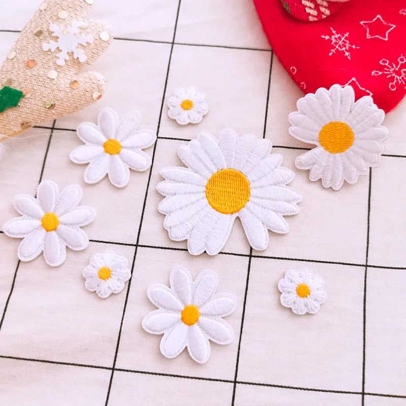 32 Stück Gänseblümchen-Aufnäher zum Aufbügeln, viele Kleidung, kleine Blumen, Streifen, Stoff, Nähen, Designer, Bulk-Mix-Pack, Stickerei, niedlich, thermoklebend – Detail 6