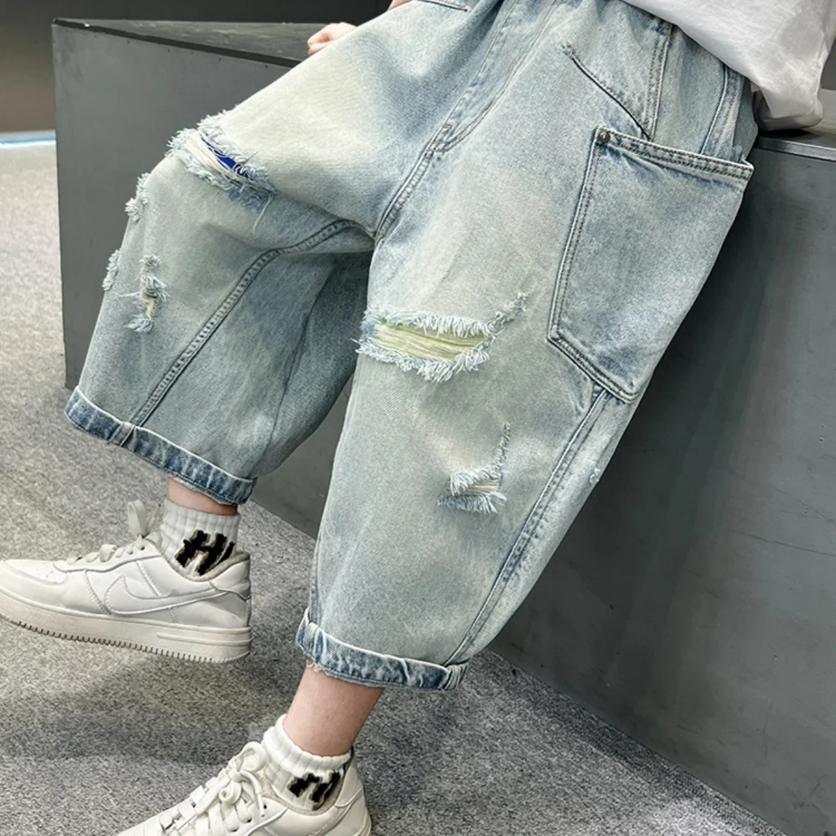 Jeans corti strappati alla moda per bambini alla moda per ragazzi High Street Bambino adolescente Nuovi pantaloni estivi in denim alla caviglia con foro rotto