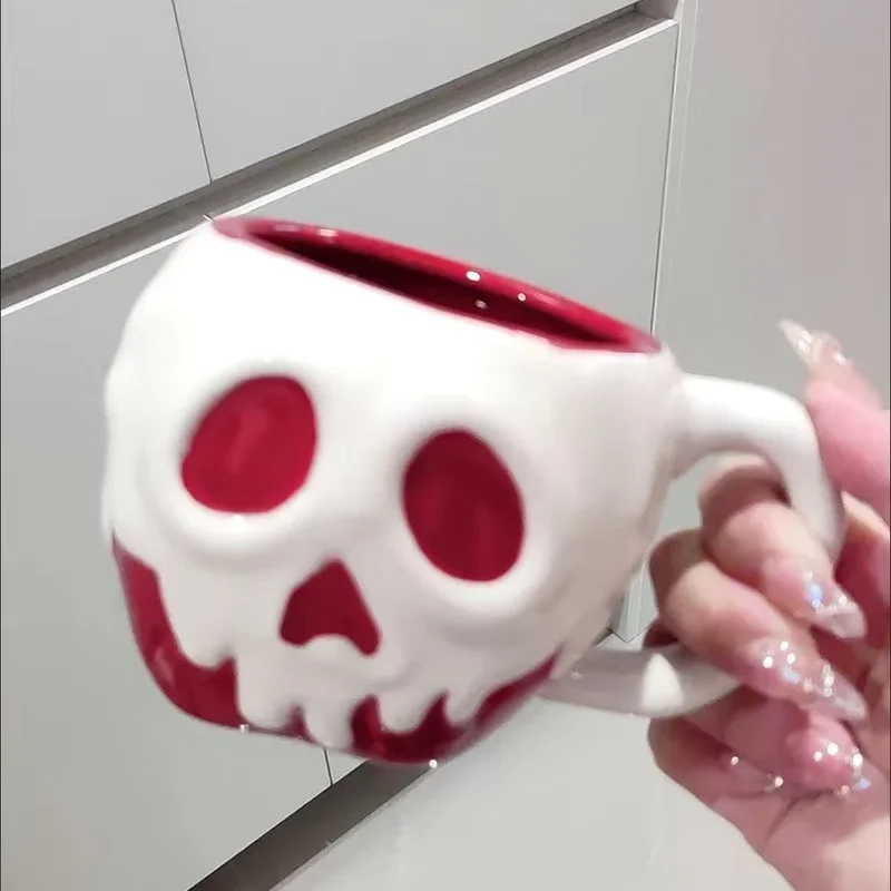 

Red Poison Apple Ceramic Mug Cartoon Poison Apple Large Capacity Water Cup Creative Christmas Birthday Gift New Skull Cups