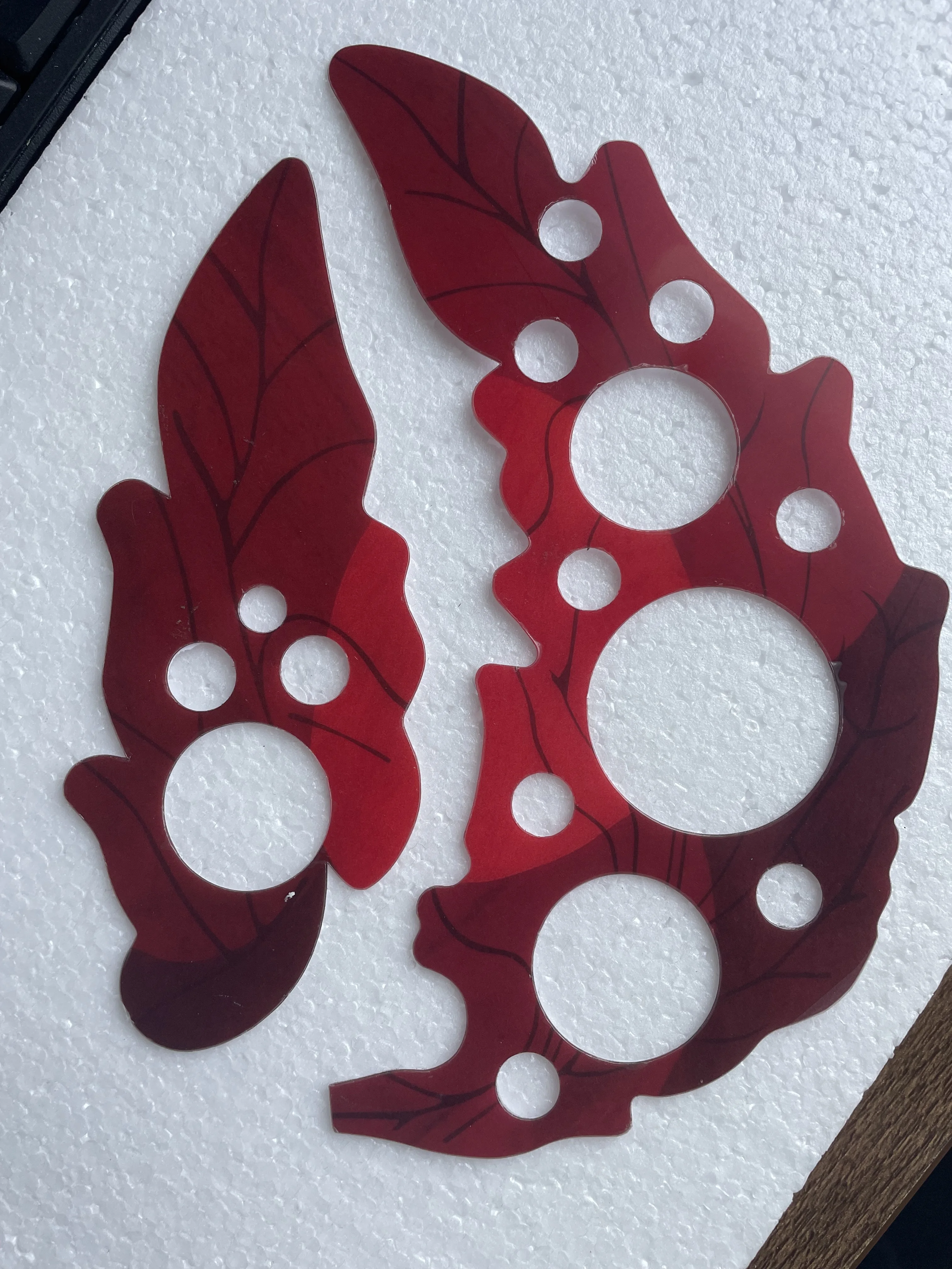 10 juegos de 2 decoraciones de hojas de uva rojas con agujeros, adecuadas para el pickguard de guitarra acústica estilo Ovation, pegatinas adhesivas Peel Stick