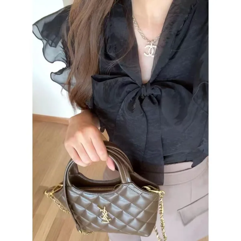 Chemise à manches courtes pour femmes, élégante, assortie avec tout, col en v, mode, couleur unie, laçage de tempérament, nœud, haut populaire, nouvelle collection été