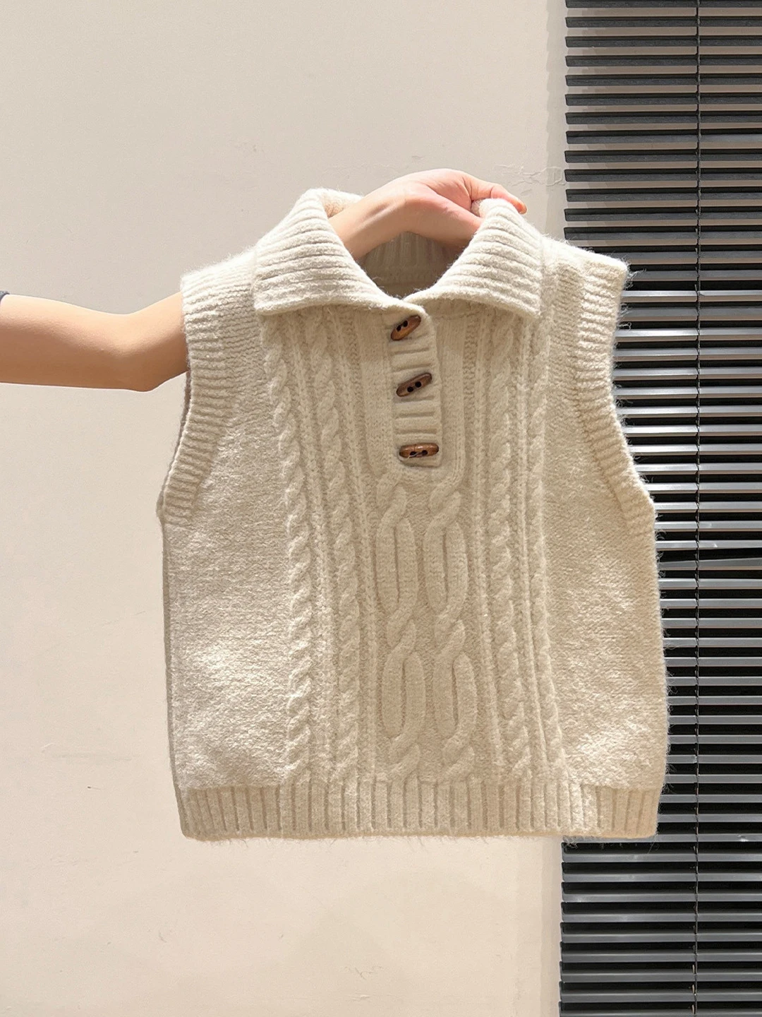 Women's Slim Fit Knitted Vest Spring Autumn Layering Fashionable Commute Style Button up Casual Wear Polyester Blend