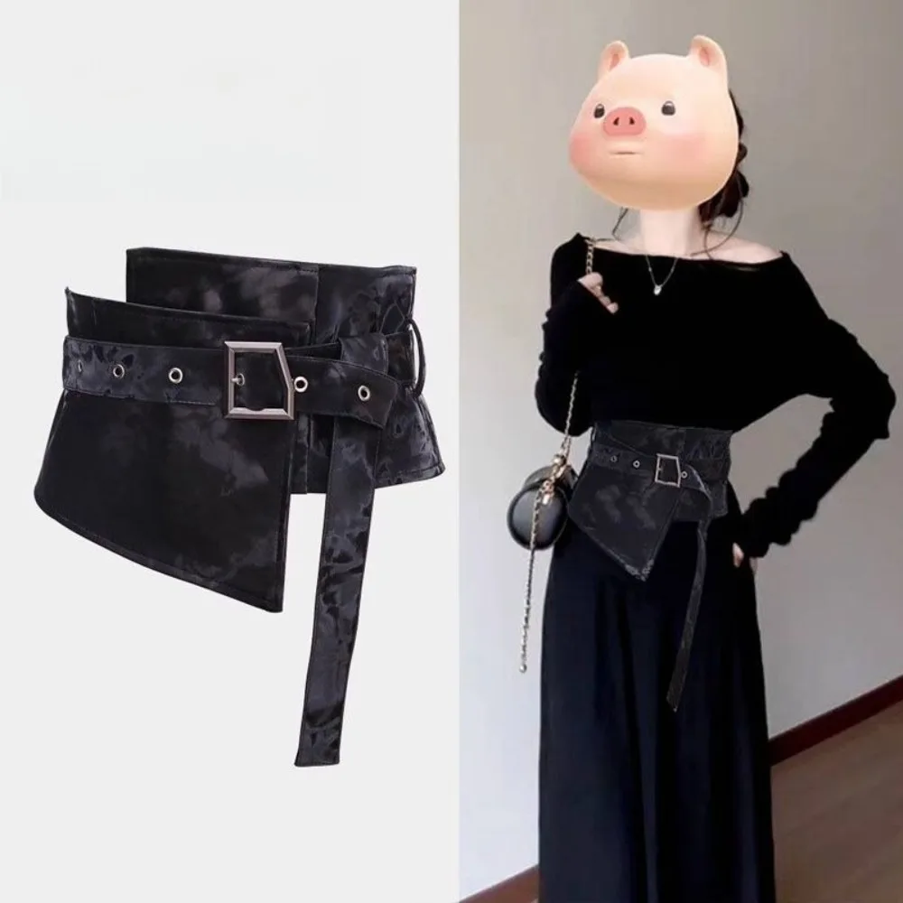 หนัง Faux สีดํา Ruched เข็มขัดรัดตัวผู้หญิงชุดเสื้ออุปกรณ์เสริมไม่สมมาตรเอว Cincher สําหรับเสื้อชุด
