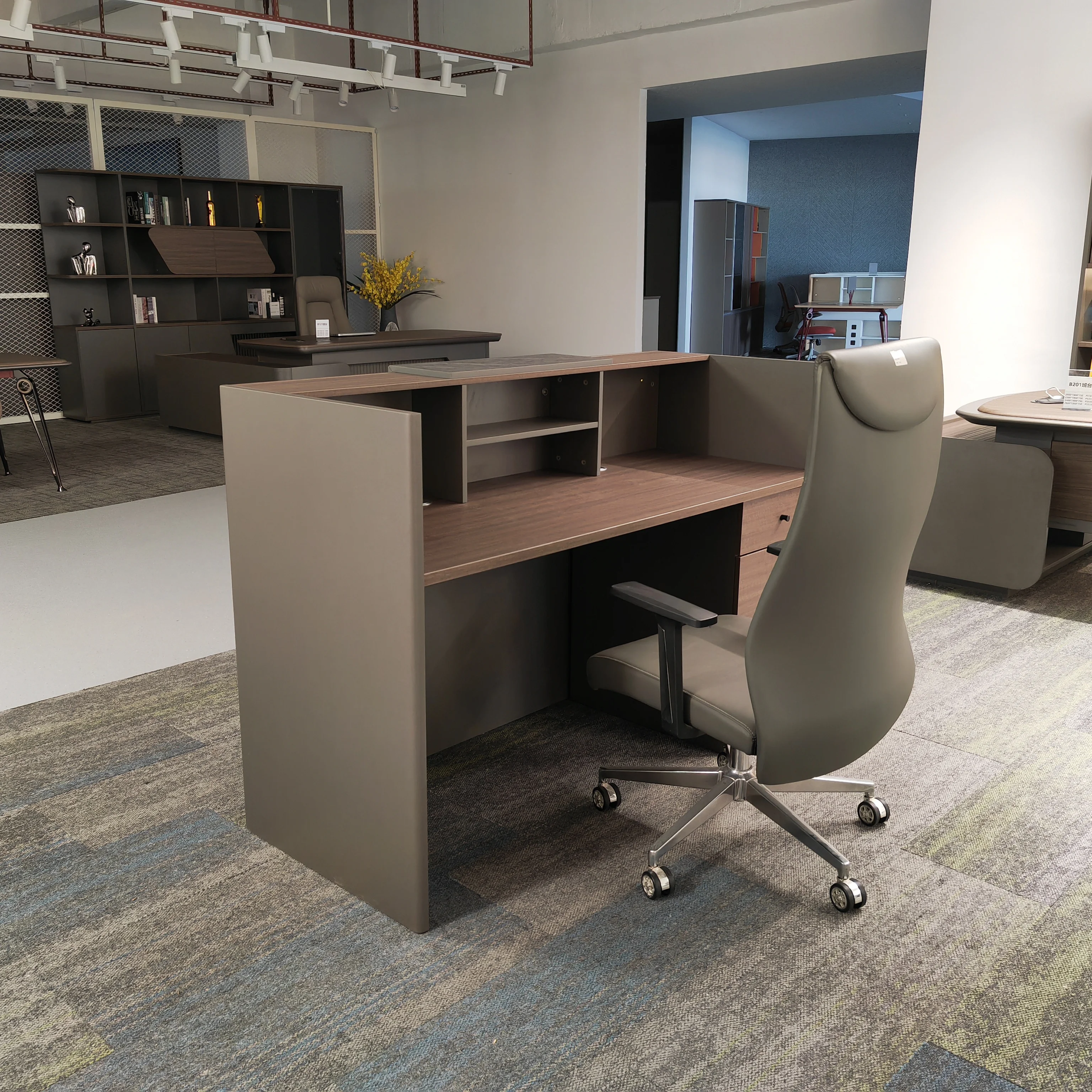 New Style Office Desk Wooden Melamine Laminated Workstation Table Manager Staff Computer Table Desk