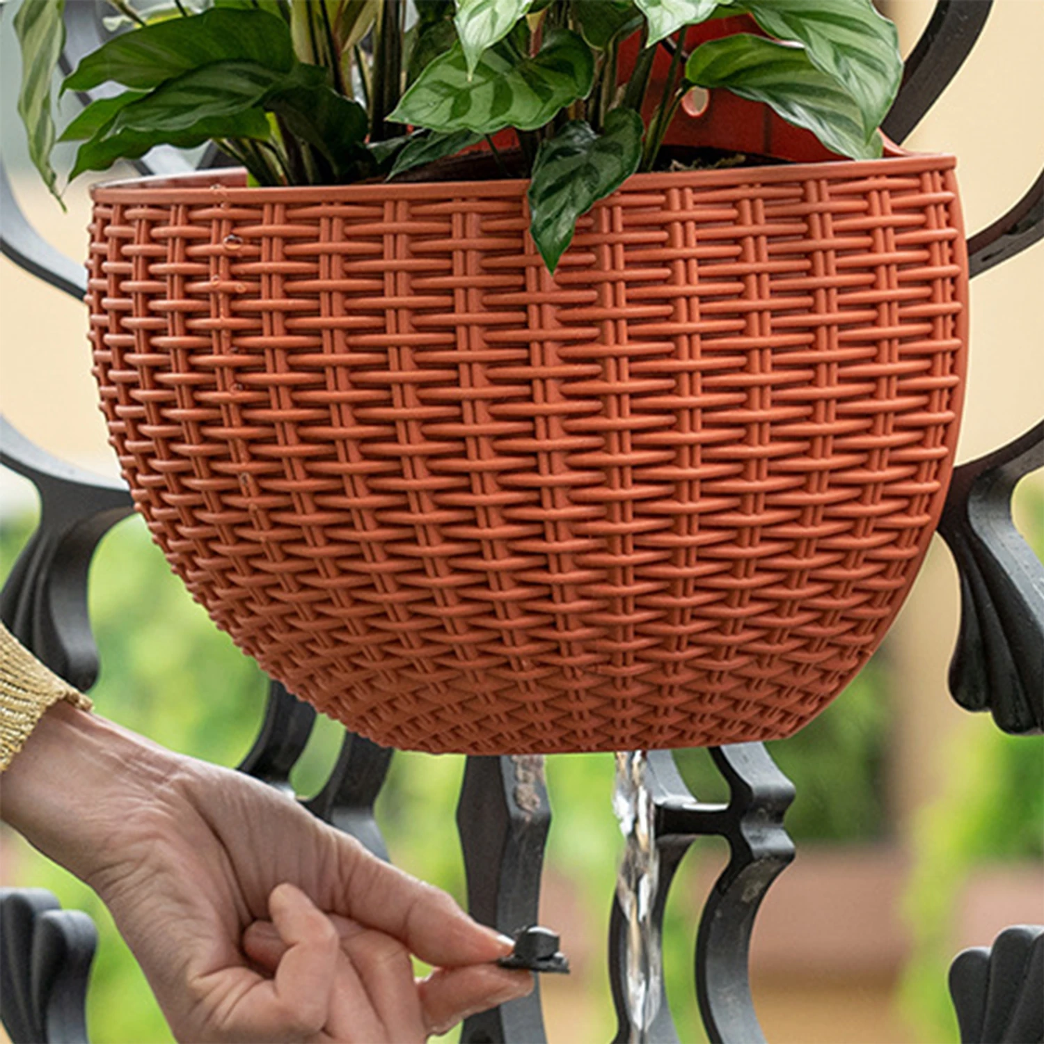 Flower Pot Exquisite Wall-mounted Plastic Wall Hanging Basket Flowerpot for Outdoor Garden Balcony Planter Bucket Home Decor New