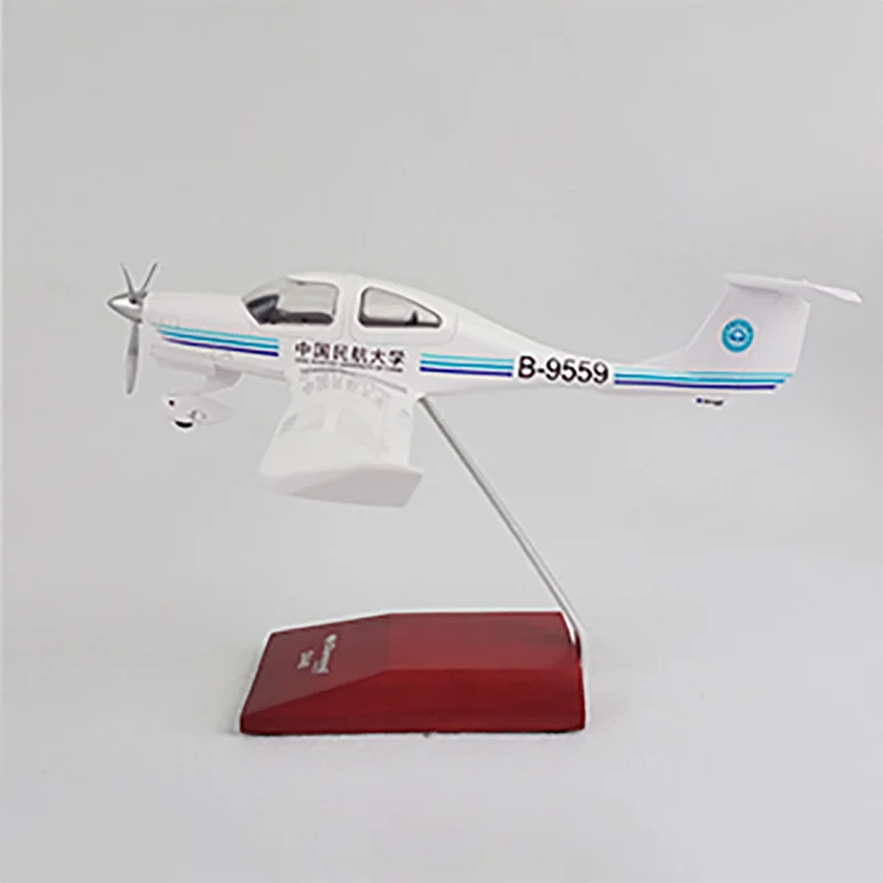 Scale 1/32 Diamond DA40 Evergreen Trainer Miniature Diecast ABS Engineering Eco-friendly Plastic Aircraft Model Gift Toy For Boy