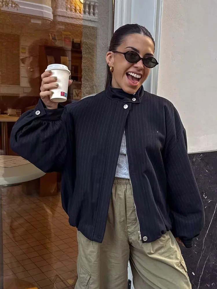 여성 가을 스탠드업 칼라 긴 소매 봄버 재킷 지퍼 포켓 장식 스트리트 스타일 캐주얼 핀스트라이프 버튼 코트