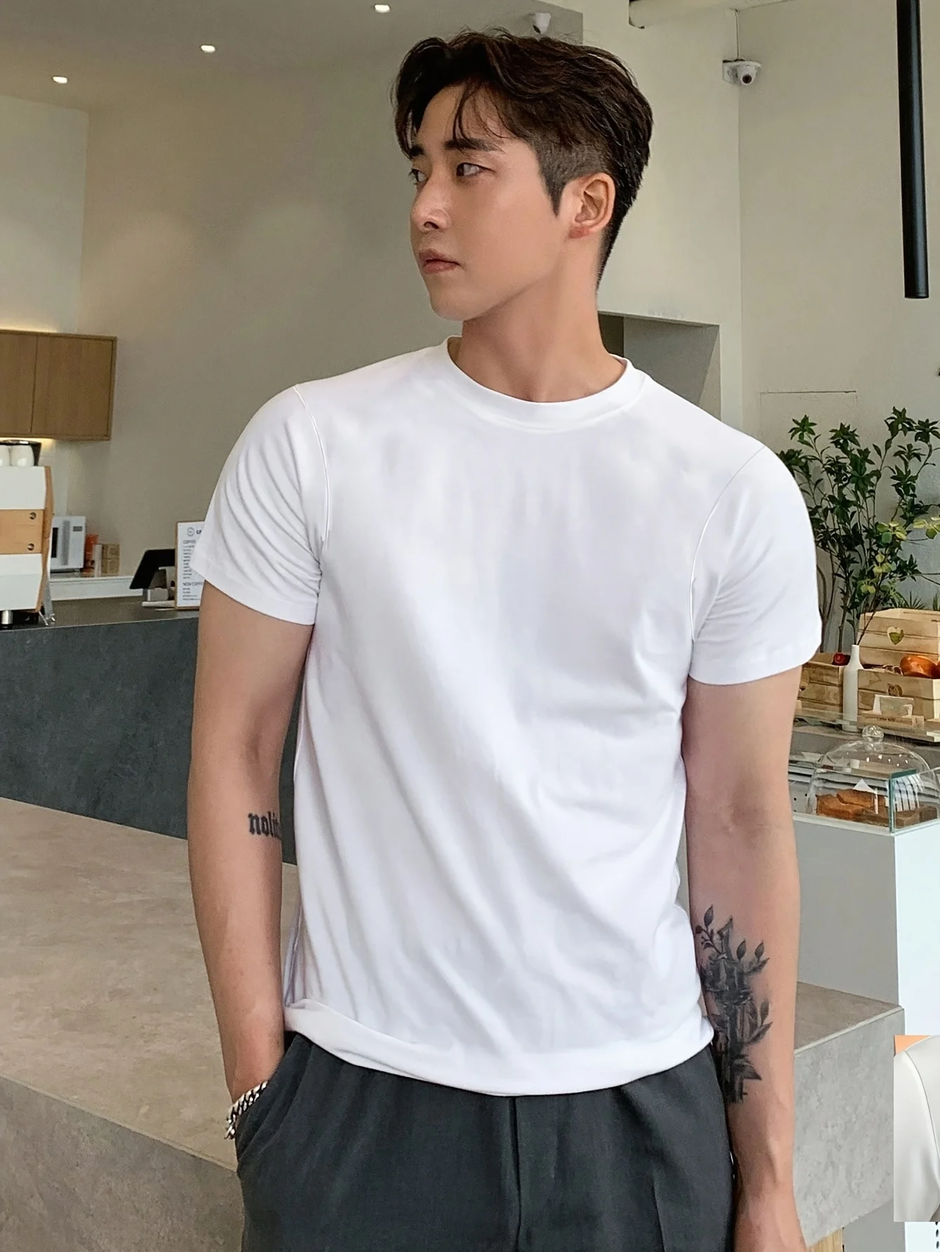 

Casual Fashion T-shirt Men's Classic Solid Color Round Neck Short Sleeve Universal for Couples in All Seasons