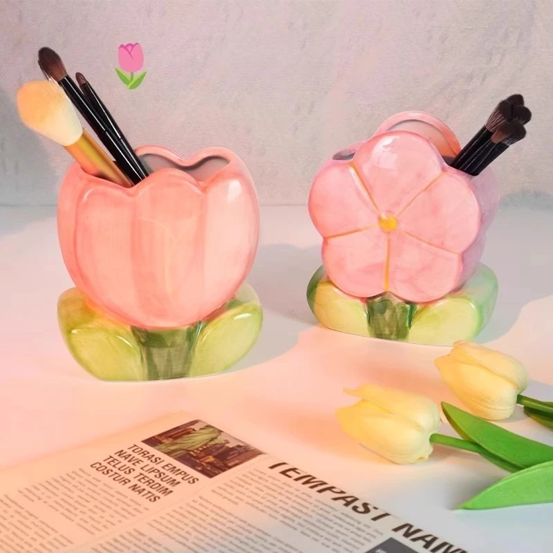 Flower ceramic pen holder, desktop cute girl pen holder office stationery storage rack children's  students creative ornaments