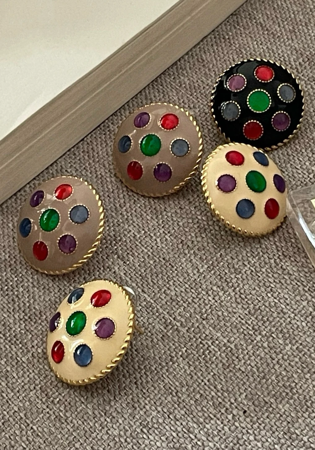 Vintage colored glazed round enamel button earrings for women with a French high-end feel