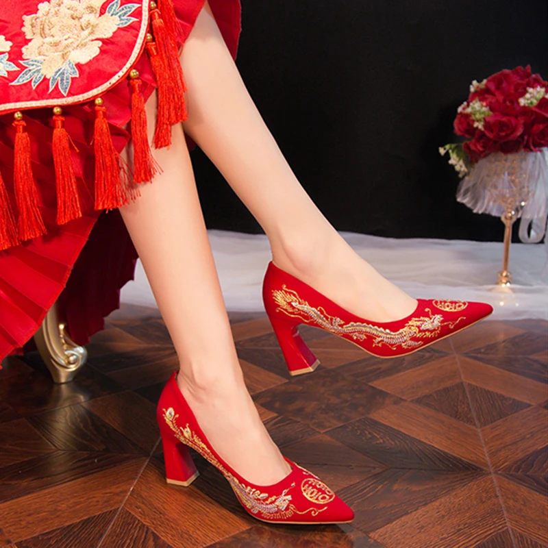 Chinese Style Embroidery Bridal Shoes 2024 New Red Pointed Toe Thin Heels Wedding Shoes Woman Elegant Embroidery High Heel Pumps