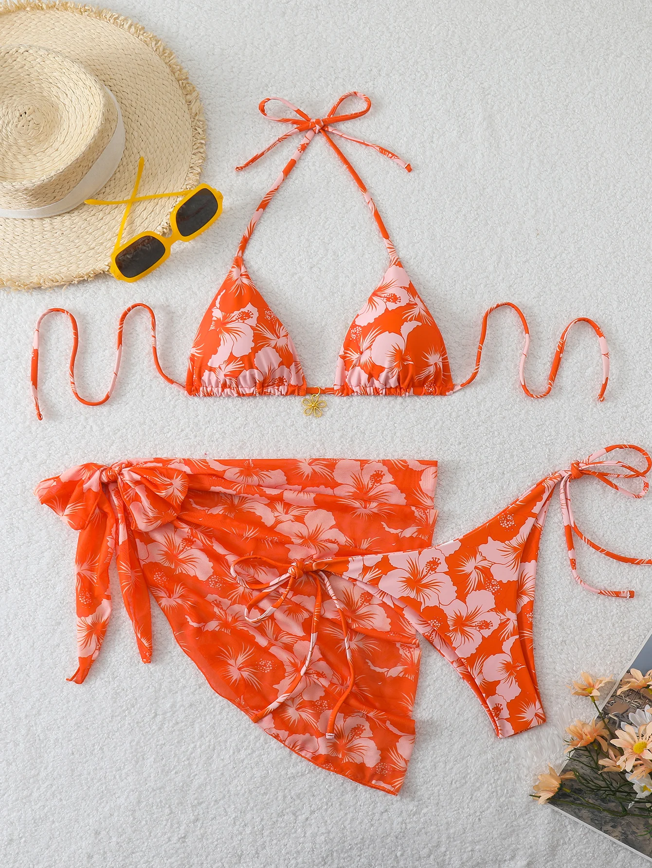 

Women's Floral Print Bikini Set with Metal Accessories, Three-Piece Swimsuit with Skirt, Stylish Beachwear for Women