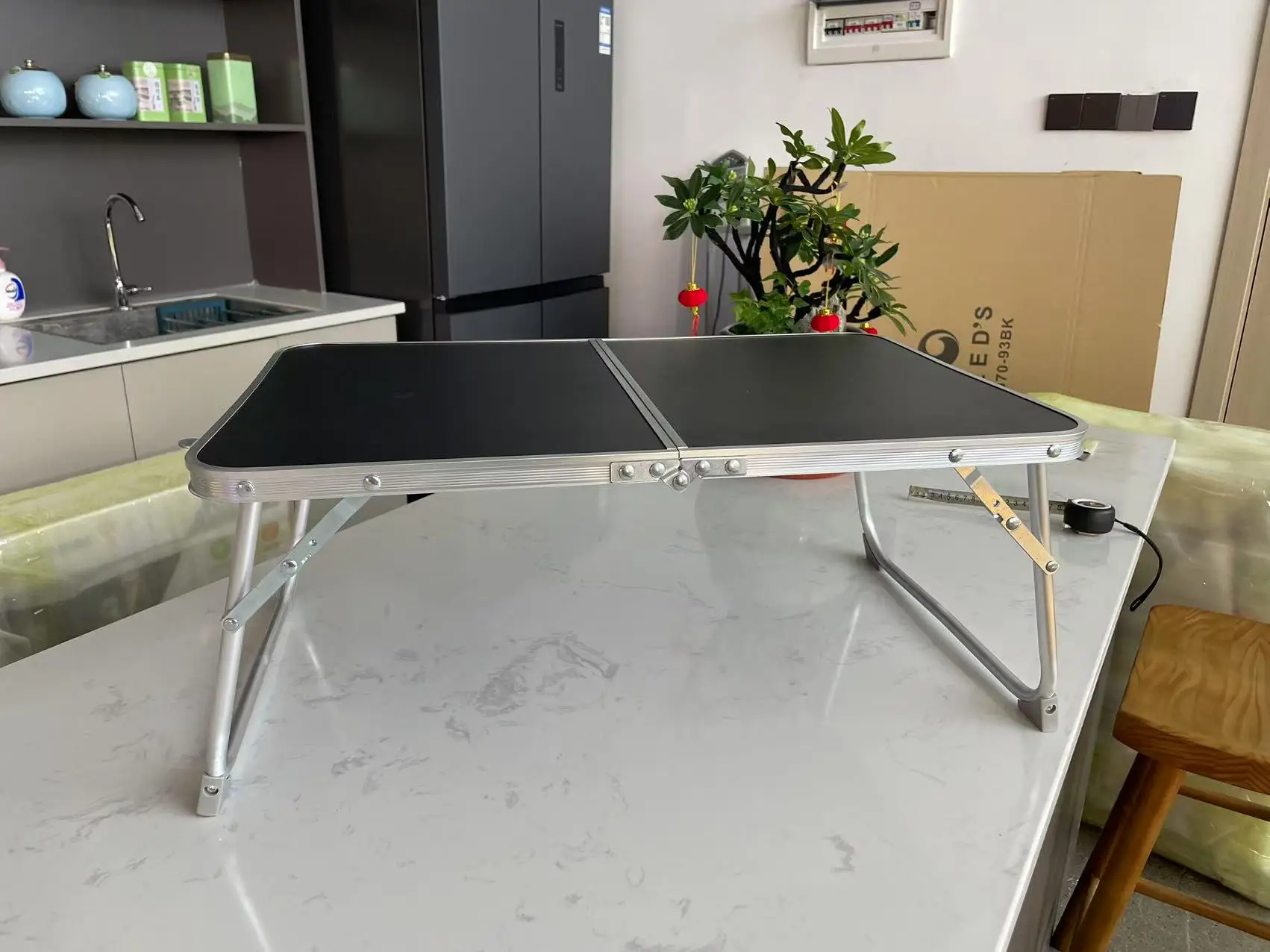 YTYIN Mesa plegable de metal portátil moderna de acero inoxidable y aluminio para dormitorio, playa, senderismo y camping