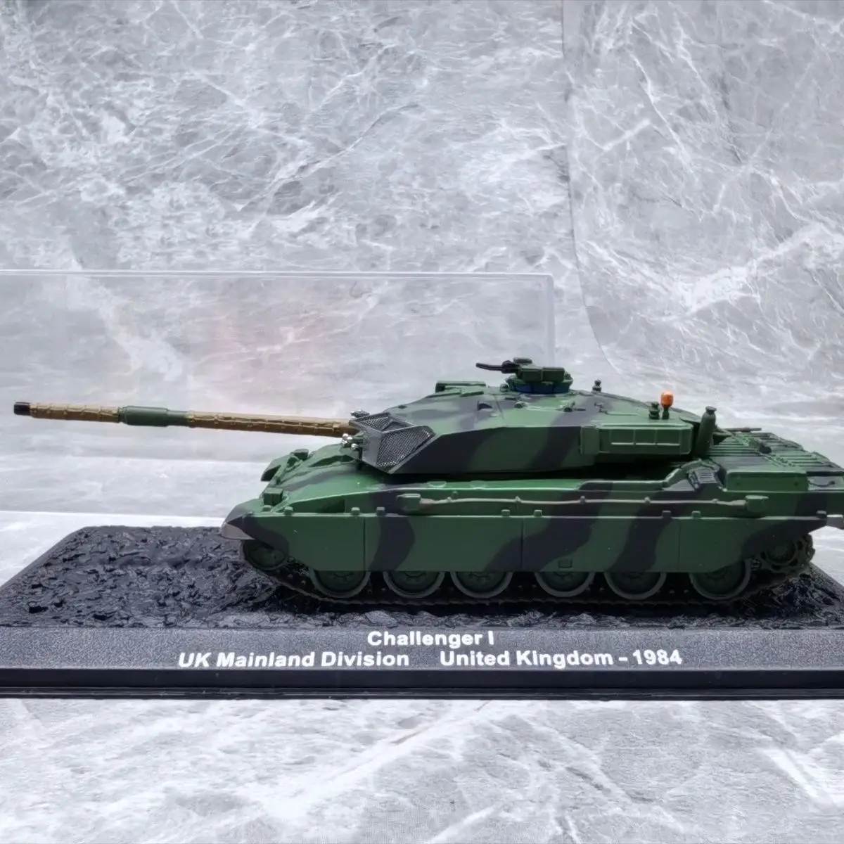 1/72 British Challenger 1 Tank 1984 (alloy（main body）+plastic material) model ornament 15.5cm