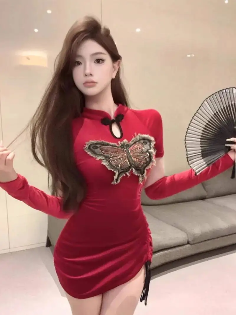 Sentido del diseño: nuevo Cheongsam chino Navidad rojo de manga larga ajustado Irregular moda picante vestido de niña elegante PBC8