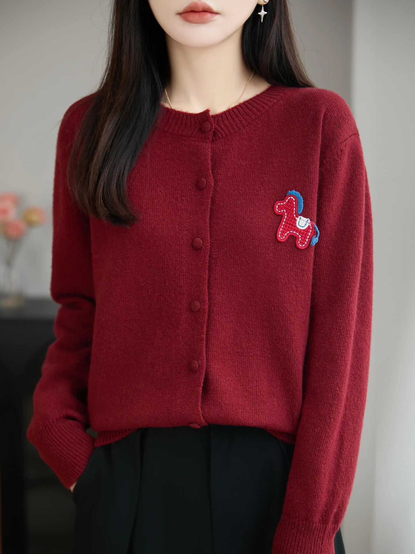 

Красный вязаный кардиган с вышивкой, круглый вырез, женский свитер, верхняя одежда, осенне-зимний теплый базовый слой, новогодний топ
