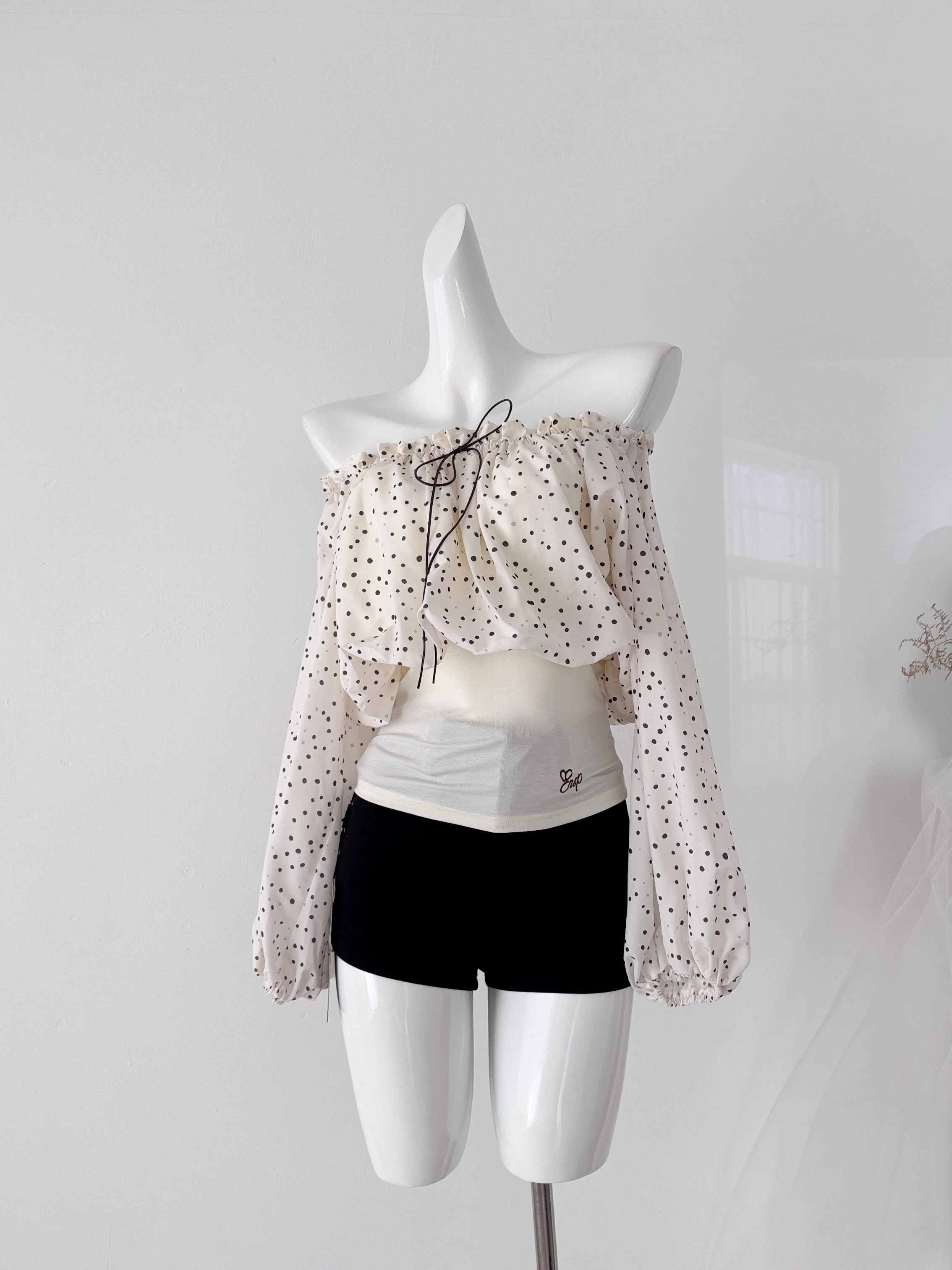 Fashionable Women's Polka Dot off Shoulder Long Sleeve Chiffon T-Shirt Slimming Waist Design Early Autumn Top Korean Style Co...