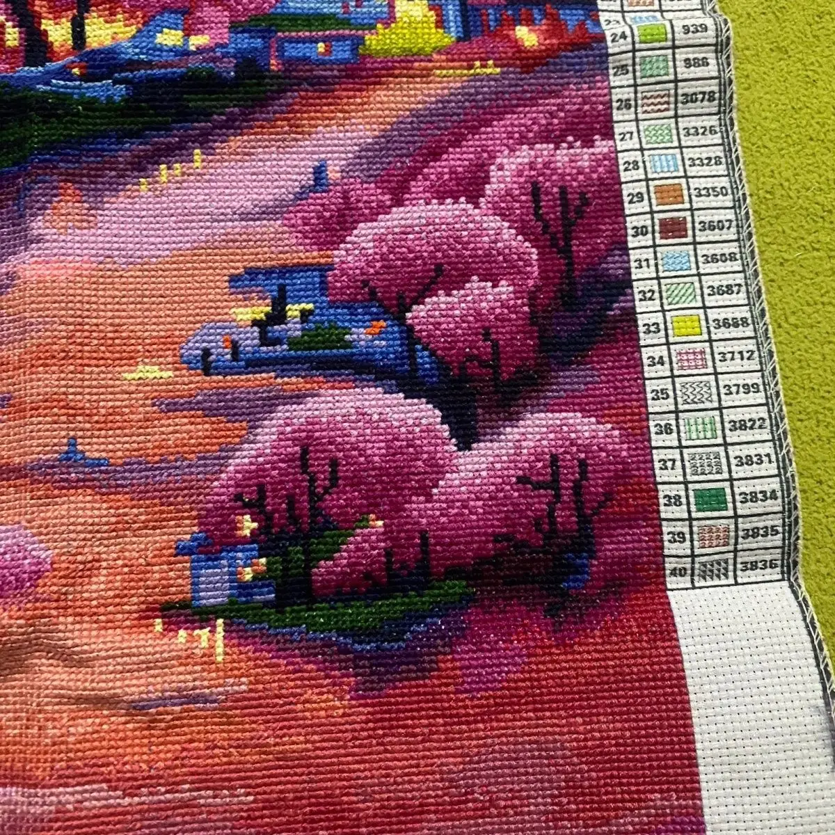 (Finished product) Pure handmade cross stitch finished product Taoyuan Town full embroidery landscape 45 * 63 centimeters