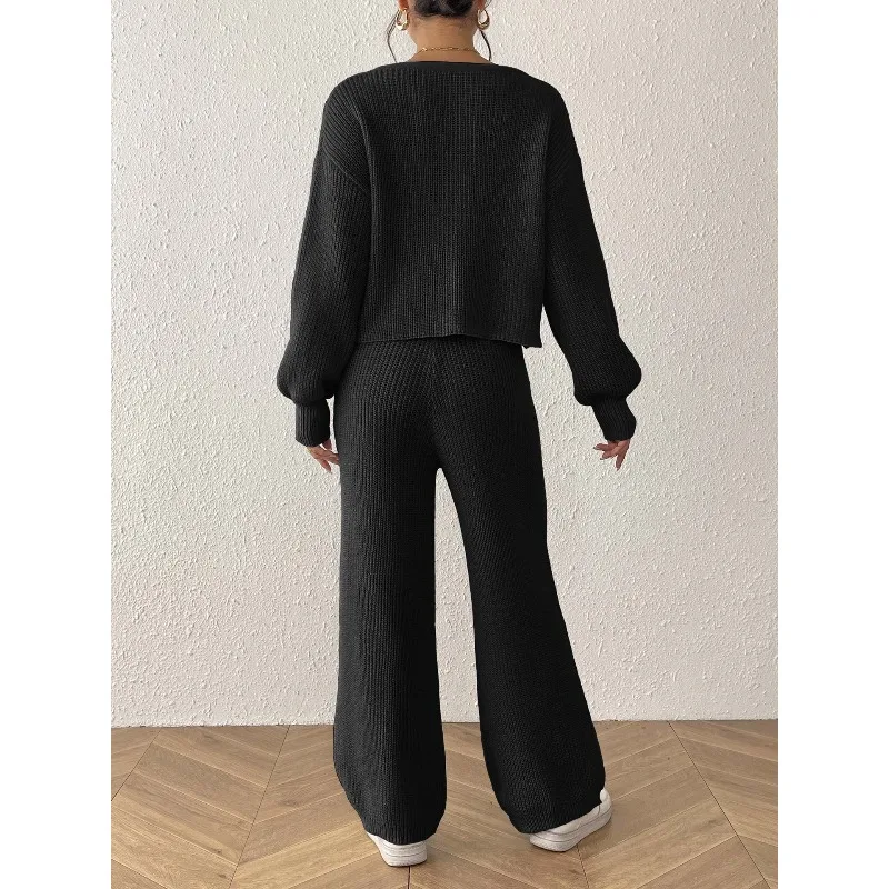 ชุดเซ็ต 2 ชิ้นไหมพรมสีพื้นสไตล์ลำลองสำหรับผู้หญิง ฤดูใบไม้ร่วง-ฤดูหนาว 2025 เสื้อคาร์ดิแกนคอวีติดกระดุมแถวเดียว แขนยาว กางเกงขายาวมีเชือกผูกเอว สไตล์สตรีทแวร์