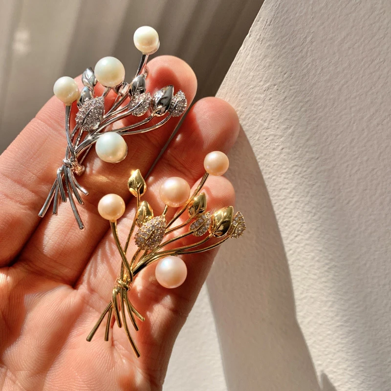 Zcomprend-Broches de fleurs de perles d'eau douce naturelles pour femmes et hommes, accessoires d'épingles à vêtements de corsage, cuivre délicat, design de luxe