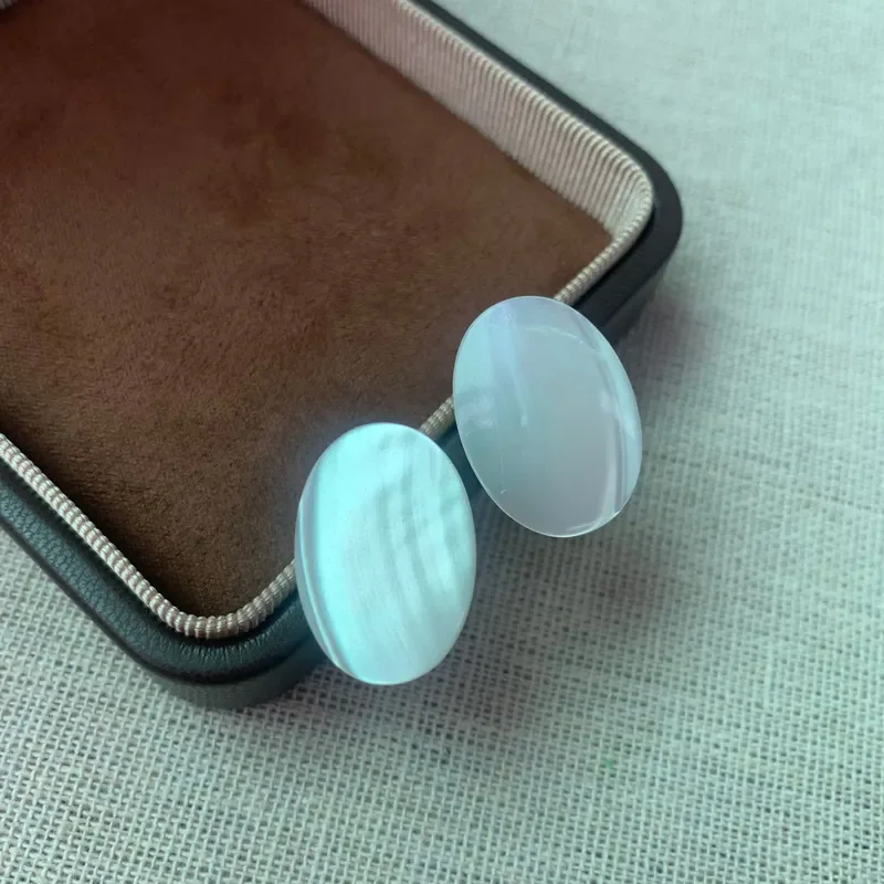 White butterfly shell natural shell stud earrings cat eye strong high sense simple oval temperament earrings popular earrings