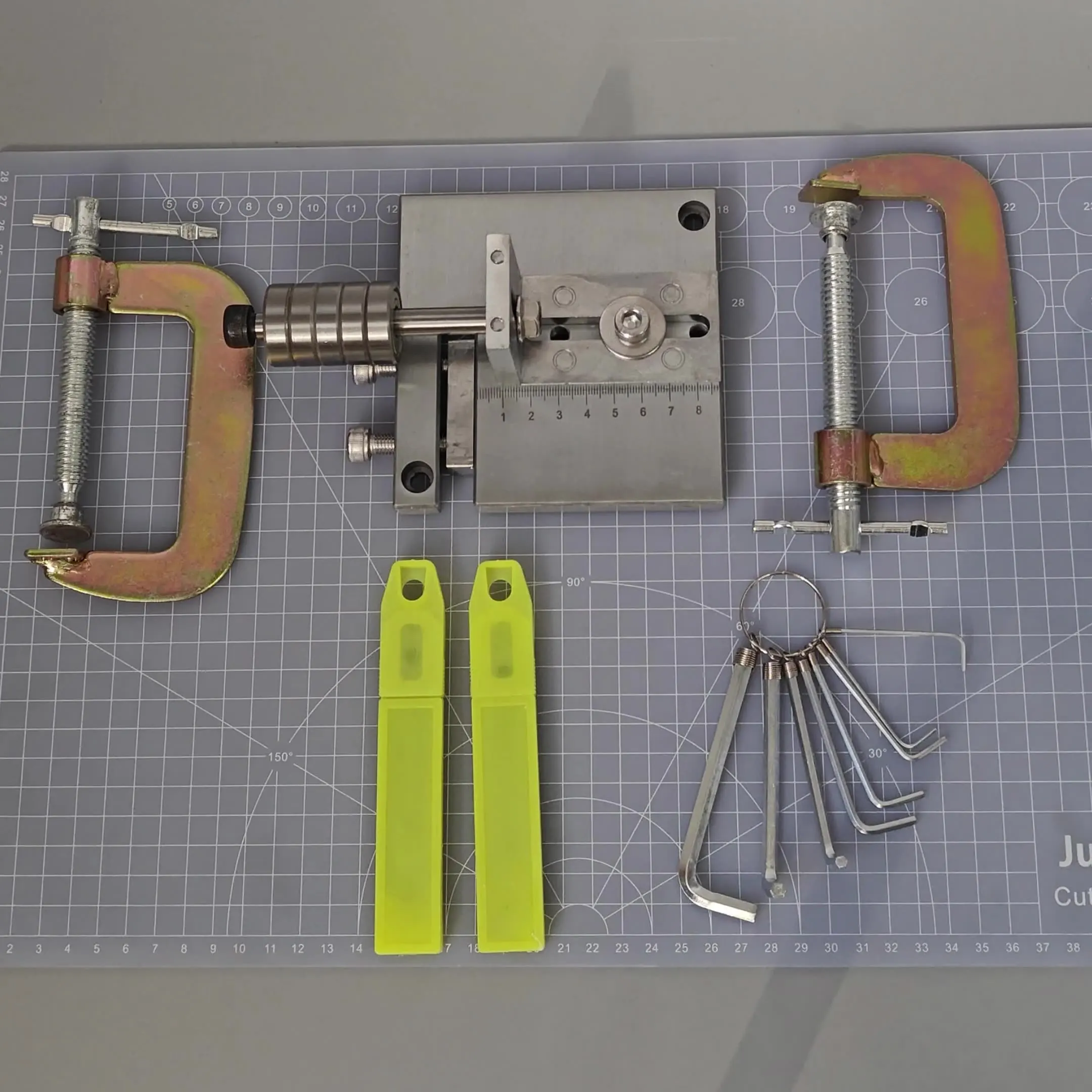 

PG-90 Professional Leather Strap Cutter Sharp Blades Adjustable Belt Strip Cutting Machine Splitter Hand Cut Tools Leathercraft