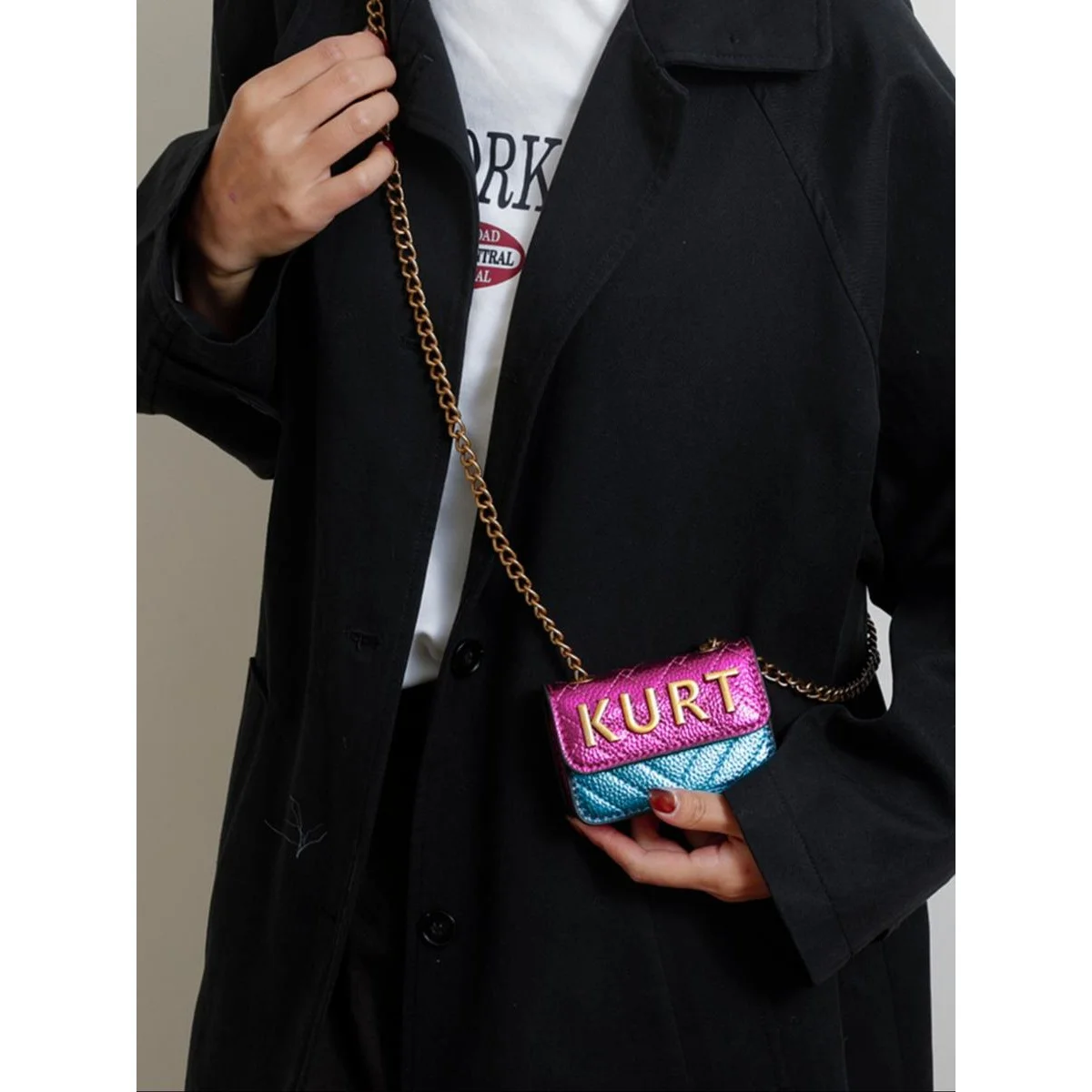 Mini sac bandoulière magnétique – Rabat à lettres, sangle chaîne, fermeture éclair. Multicolore, parfait pour les occasions décontractées, le bureau et l'usage quotidien.