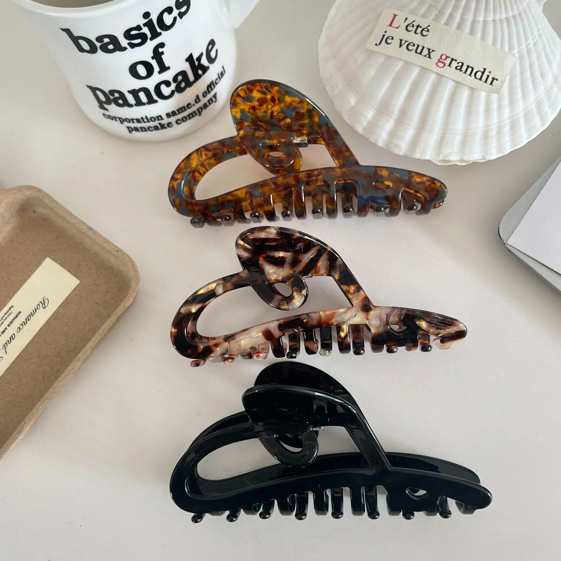 

DS Retro Heart-shaped Acetate Hair Claw Coffee Series Claw Clip Valentine's Day Crab Hair Clip Hair Accessories for Women Girls