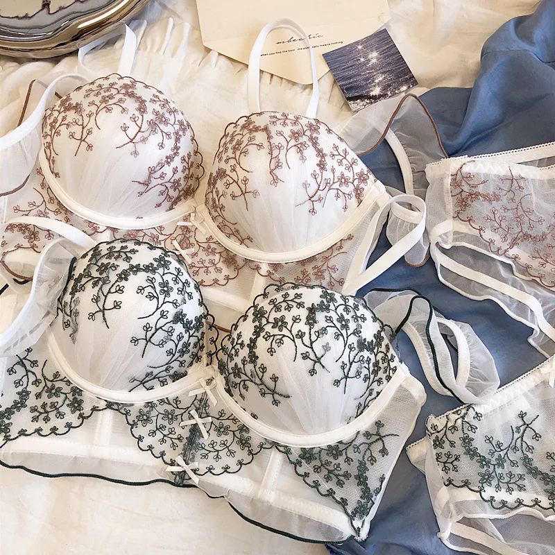 Embroidered fairy wirefree upper thin lower thick small chest gather half cup to receive pair of breasts bra set sexy underwear