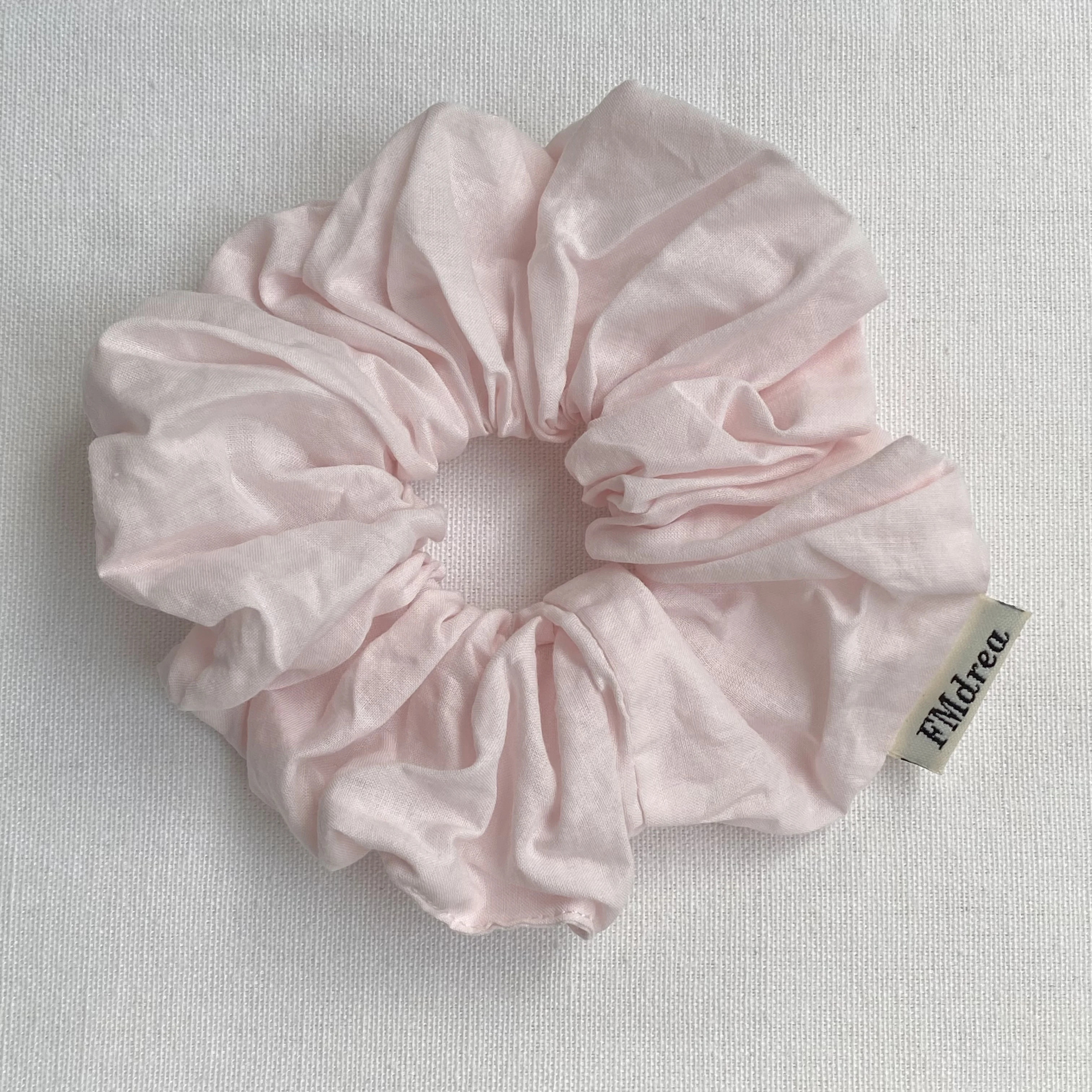Einfaches, einfarbiges, weißes und kühles blaues Scrunchie aus grobem Haargummi, farbenfrohes, vielseitiges Sommer-Haargummi für den täglichen Gebrauch, Pferdeschwanz-Haaraccessoire – Detail 5