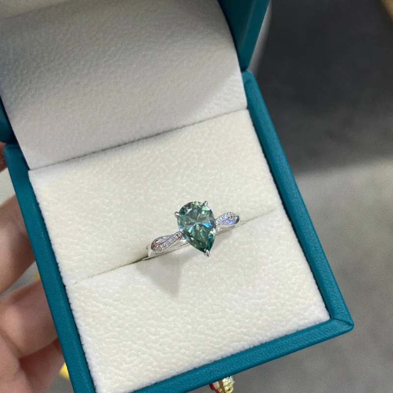 

2-Carat Moissanite Ring – 925 Sterling Silver Plated with 18K Gold, Inlaid with Teardrop-Cut Gemstones, a Luxury & Elegant Jewel