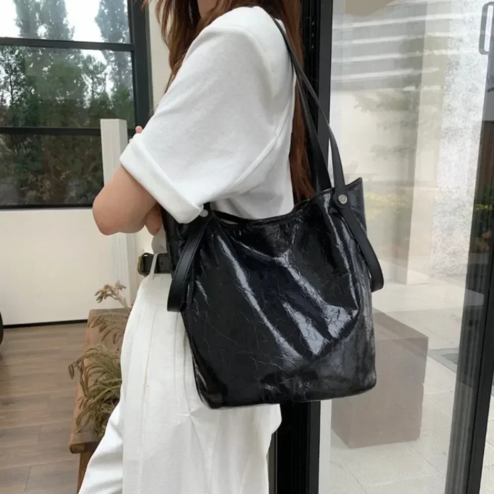 Elegant Large Capacity All-match Cowhide Messenger Senior Minority Simple Shop Bucket Women Totes Commuter New Moda Underarm Bag