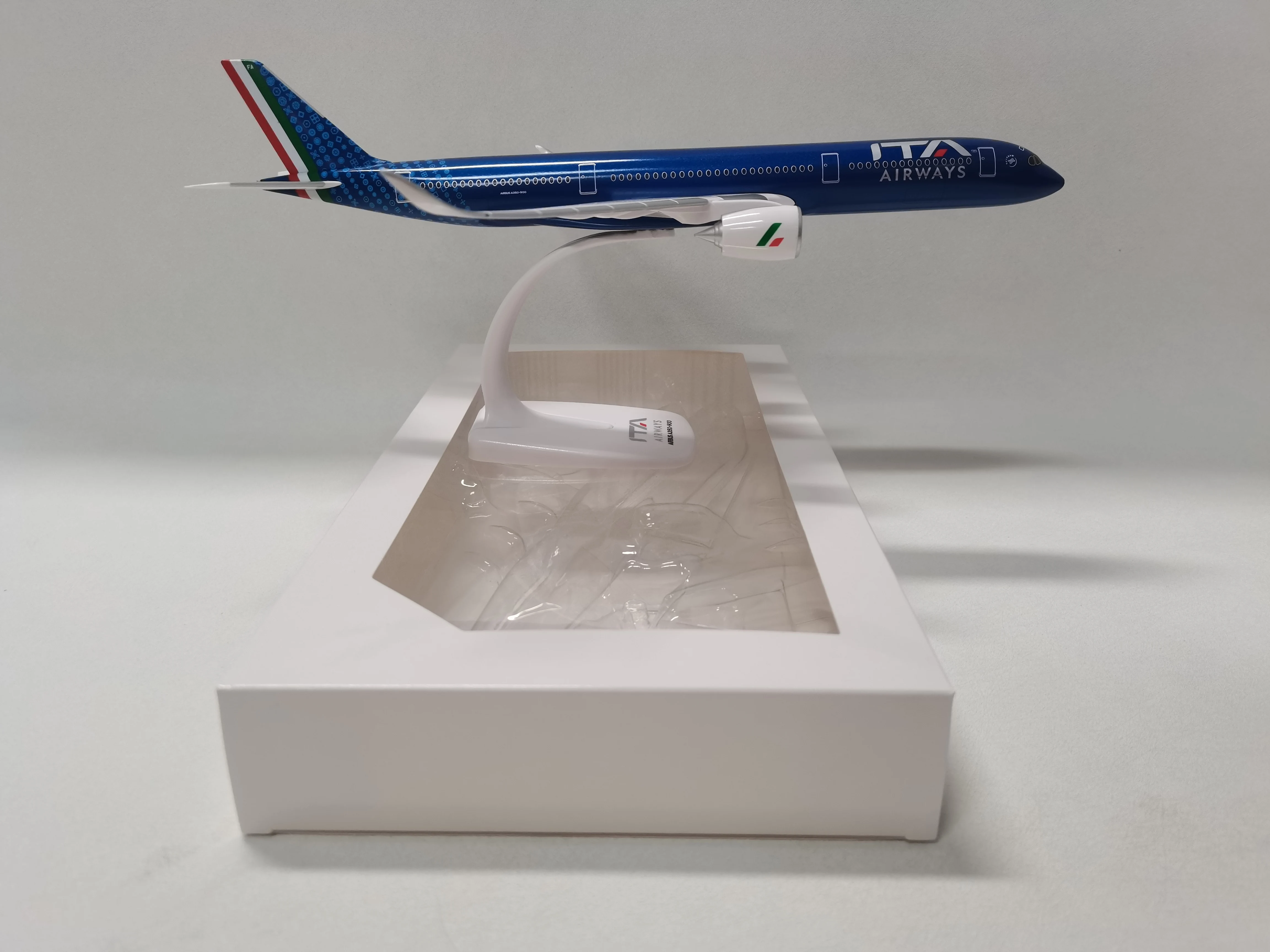 A350-900 Włochy ITA Airways Sa – Model Kit Italeri recenzja i cena